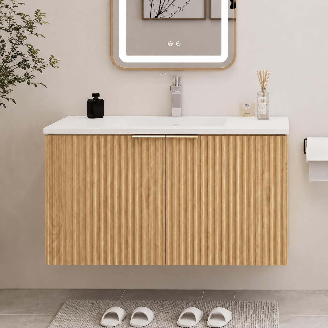 モダンなフローティング式洗面化粧台、波状テクスチャの扉付き壁 - Home And Bathroom のレビューと価格