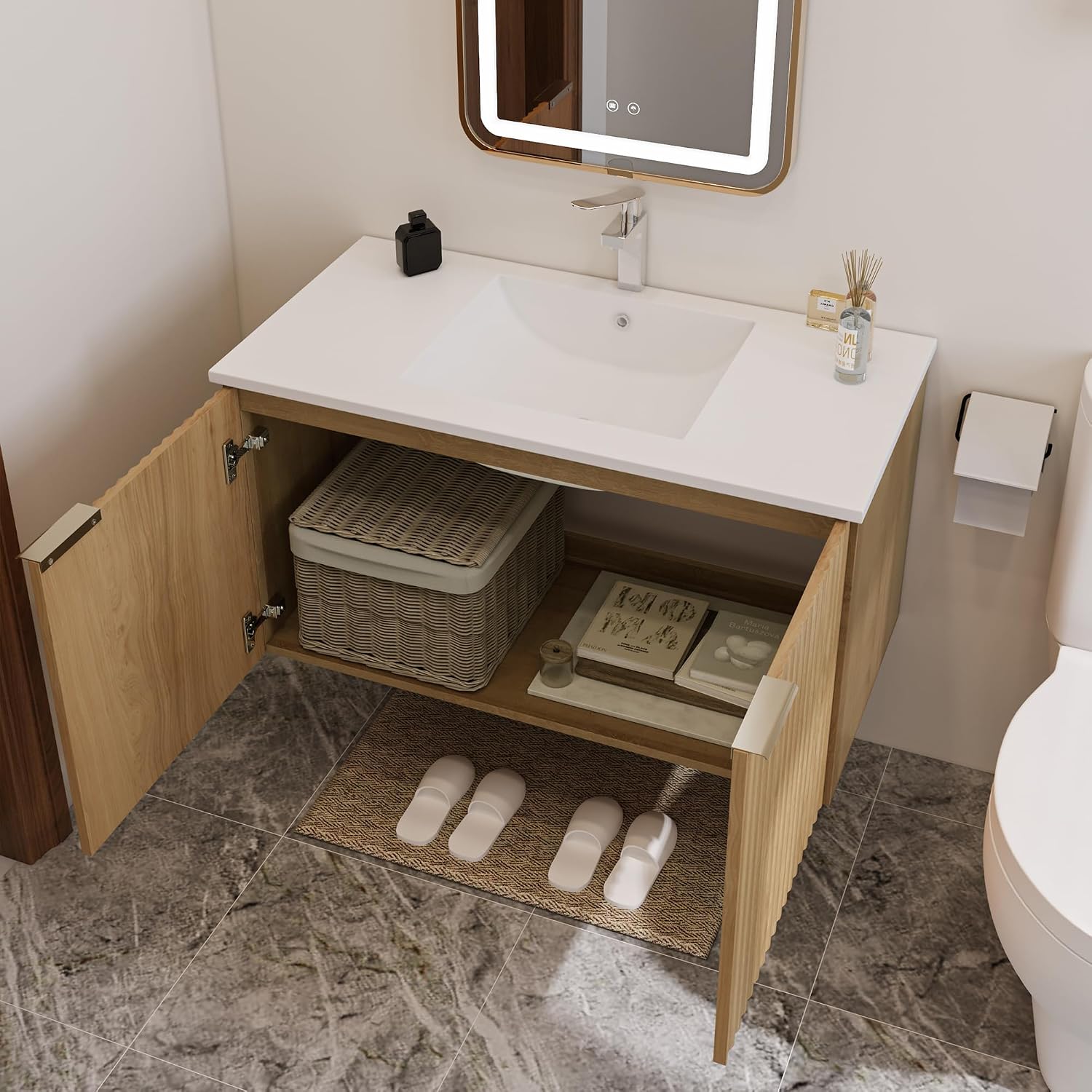 モダンなフローティング式洗面化粧台、波状テクスチャの扉付き壁 - Home And Bathroom のレビューと価格