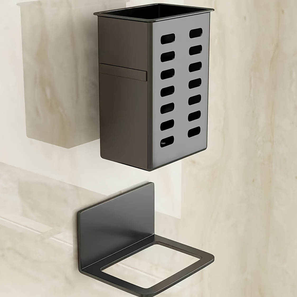 プラスチック製壁掛け歯ブラシホルダー（排水機能付き）、収納ラ - Home Essentials Bathroom Rack のレビューと価格
