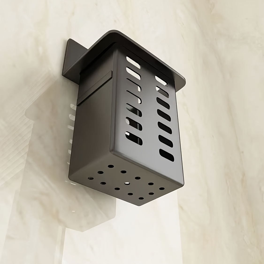 プラスチック製壁掛け歯ブラシホルダー、排水収納ラック、化粧品 - Home Essentials Bathroom Rack のレビューと価格